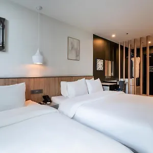 Gray 193 Hotel